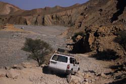 Ostafrika, thiopien - Djibouti: Expedition durch die Wste Danakil - Mit dem Gelndefahrzeug ber felsigen Untergrund